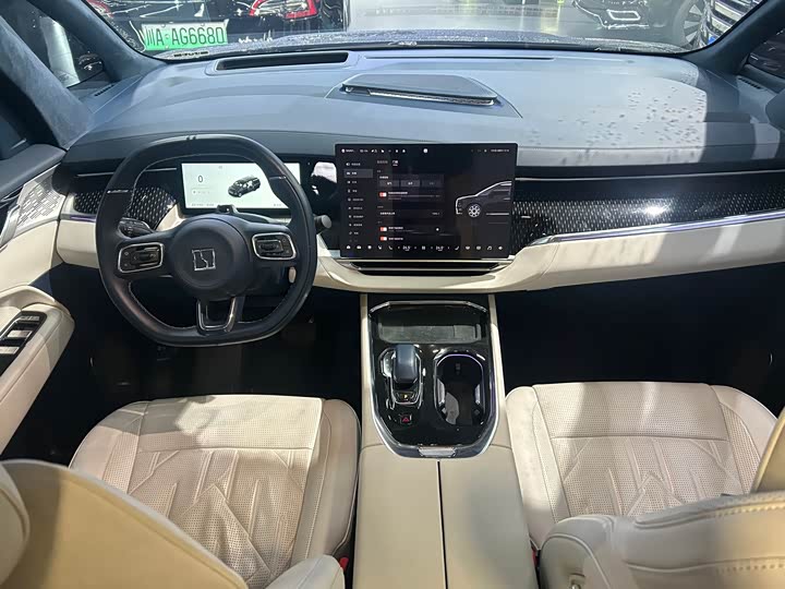 Zeekr 009 2024 2024款 六座行政版四驱 108kWh