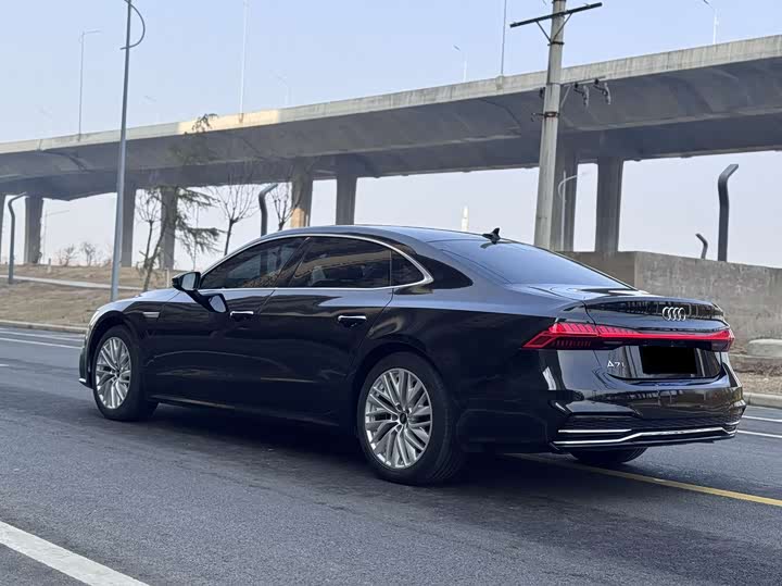 Audi A7L 2024 2024款 45TFSI S-line 筑梦型 流晶套装
