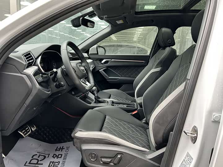 Audi Q3 2025 2025款 quattro 45周年典藏版 35TFSI 时尚动感型
