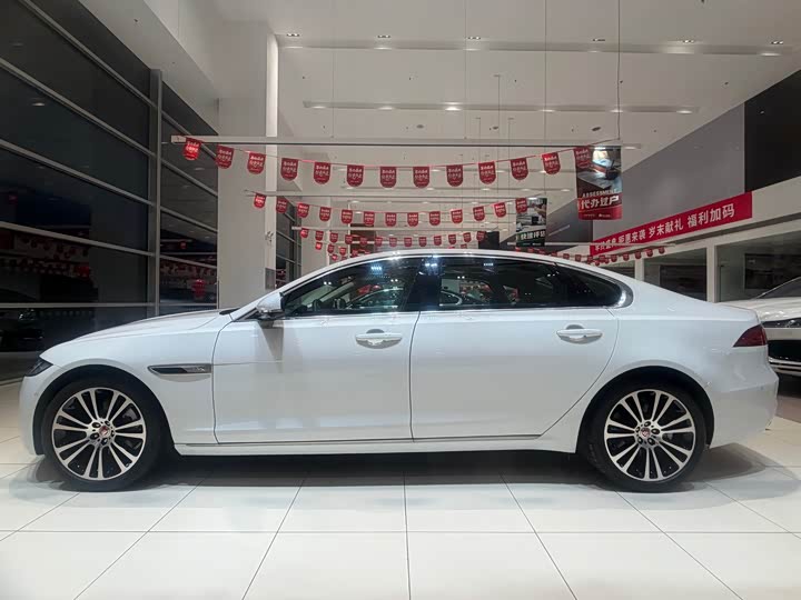 Jaguar XF L 2024 2024款 2.0T P250 两驱尊享豪华版