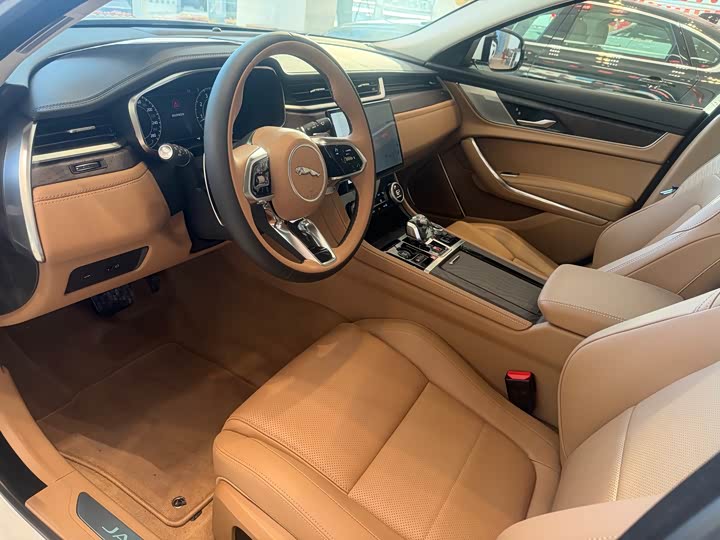 Jaguar XF L 2024 2024款 2.0T P250 两驱尊享豪华版