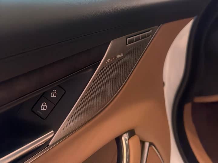 Jaguar XF L 2024 2024款 2.0T P250 两驱尊享豪华版