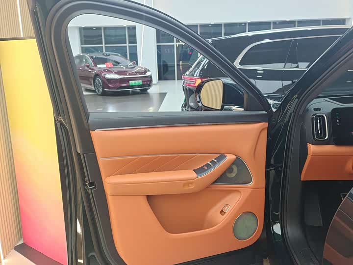 Aito M8 2025 2025款 增程 Ultra版 53.4kWh 6座版