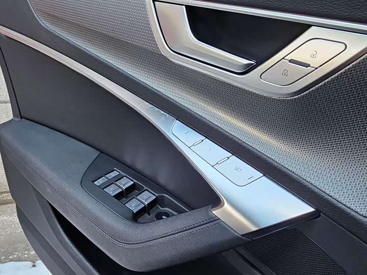 Audi A6 2022 2022款 allroad quattro 探索家 55 TFSI 尊享越野型