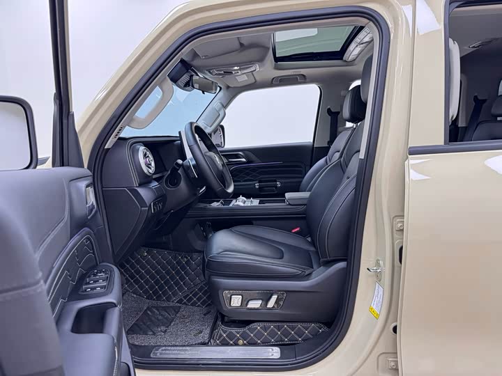 Tank 300 2025 2025款 2.0T 汽油征服者