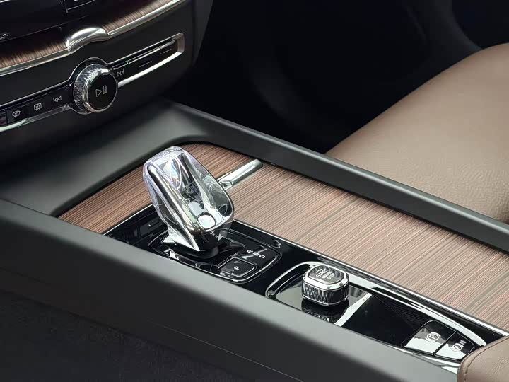 Volvo XC60 2025 2025款 B5 四驱智远豪华版