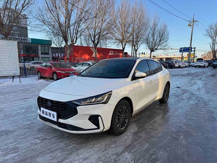 Ford Focus 2022 2022款 三厢 EcoBoost 180 自动竞速版