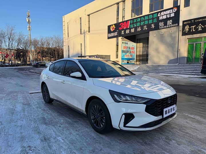 Ford Focus 2022 2022款 三厢 EcoBoost 180 自动竞速版