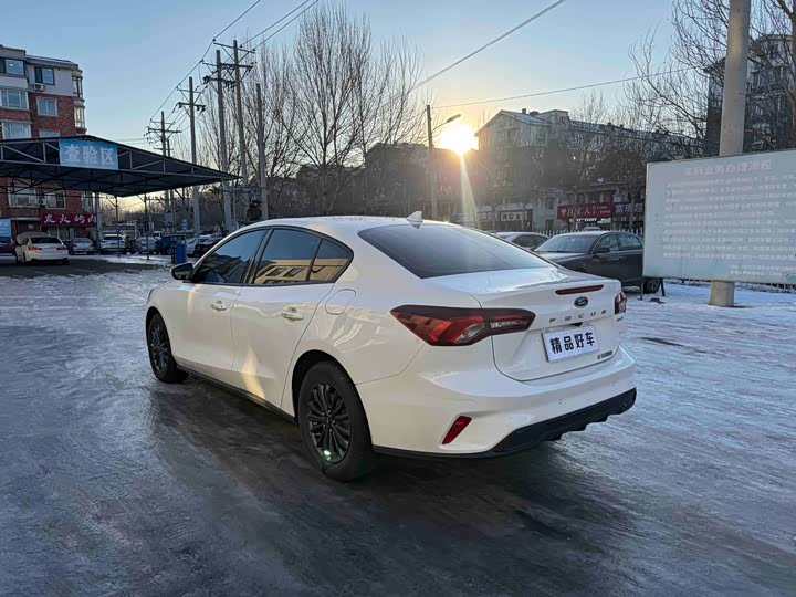 Ford Focus 2022 2022款 三厢 EcoBoost 180 自动竞速版