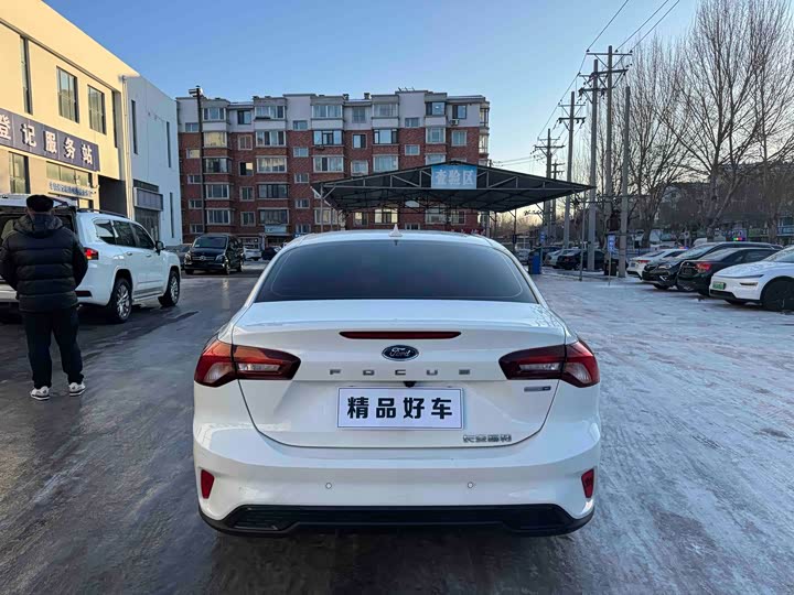 Ford Focus 2022 2022款 三厢 EcoBoost 180 自动竞速版