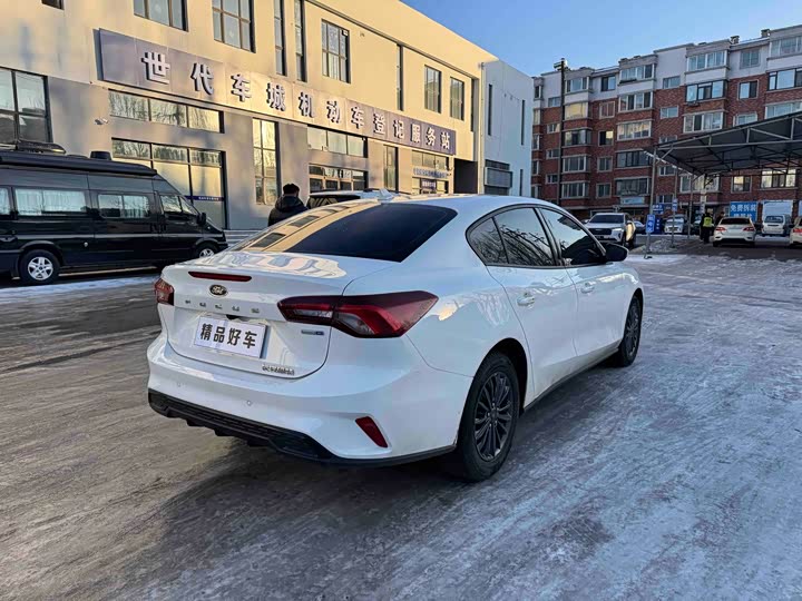 Ford Focus 2022 2022款 三厢 EcoBoost 180 自动竞速版