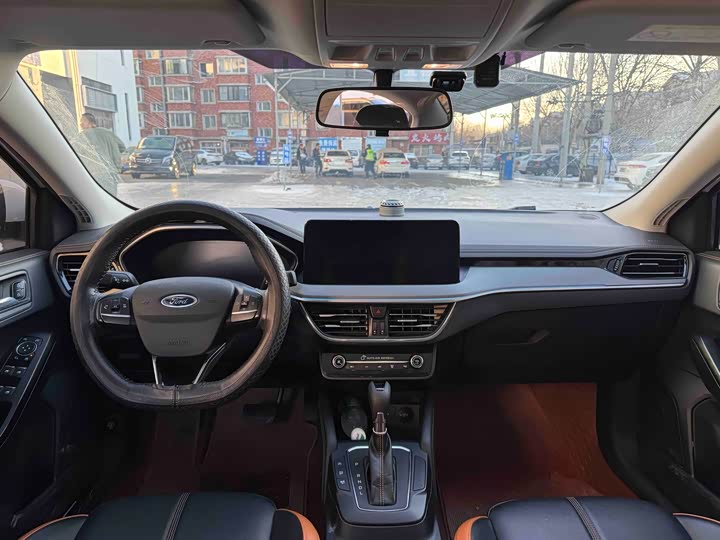 Ford Focus 2022 2022款 三厢 EcoBoost 180 自动竞速版