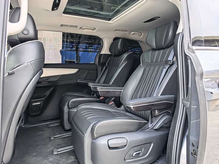 Roewe iMax 8 2022 2022款 400TGI 旗舰版