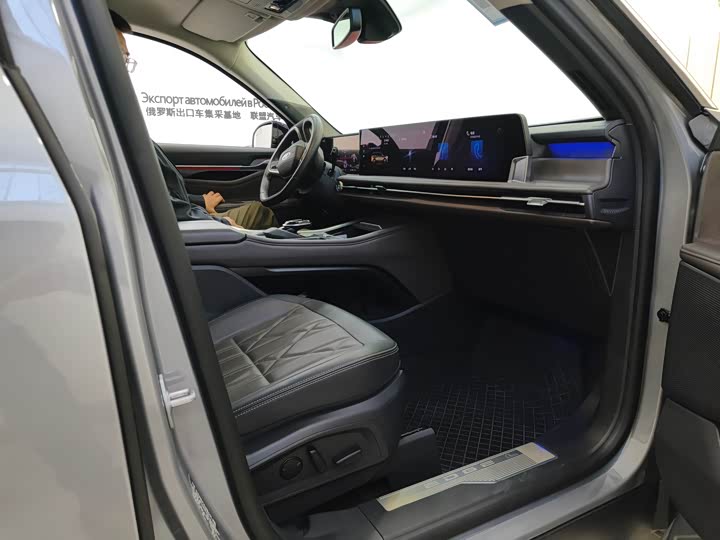 Ford Edge 2025 2025款 锐界L 2.0T EcoBoost E混动四驱七座至尊型
