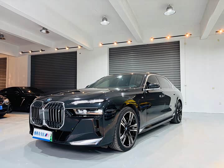 BMW i7 2023 2023款 eDrive50L 尊享M运动套装