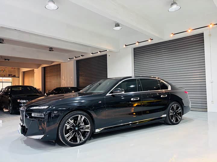BMW i7 2023 2023款 eDrive50L 尊享M运动套装