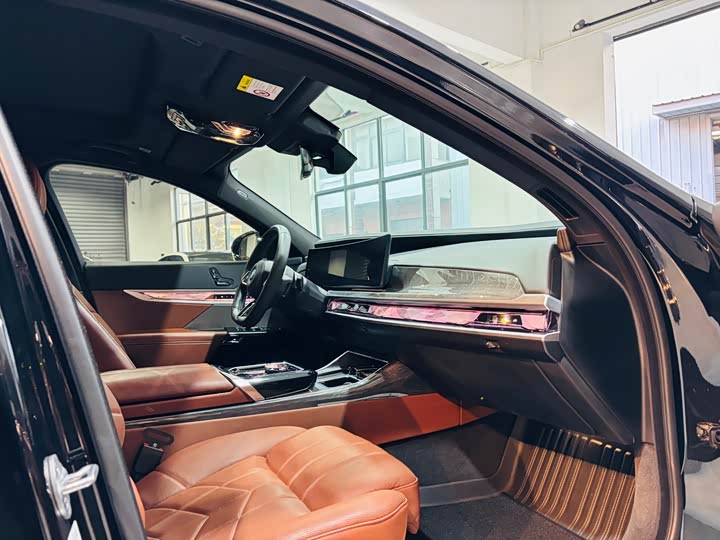 BMW i7 2023 2023款 eDrive50L 尊享M运动套装