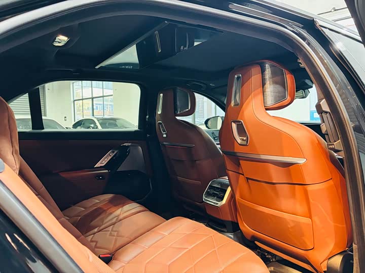 BMW i7 2023 2023款 eDrive50L 尊享M运动套装