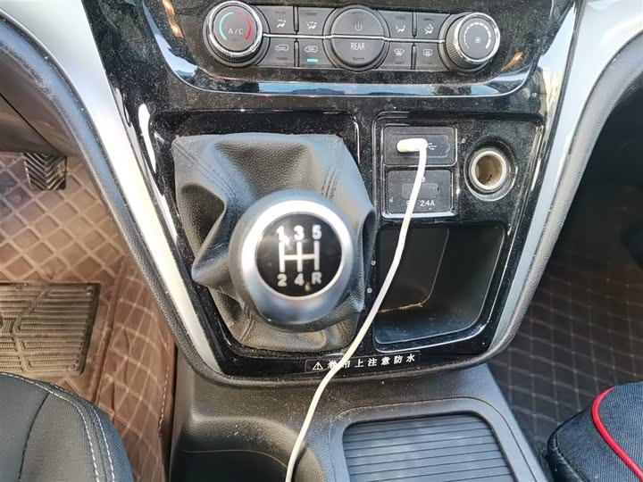 JAC Refine M3 2023 2023款 PLUS 1.8L 7/8座智联版