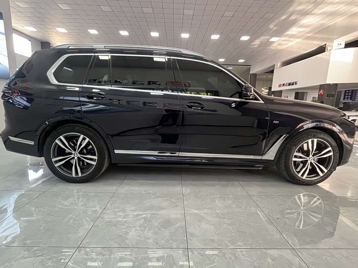 BMW X7 2023 2023款 xDrive40i 尊享型M运动套装