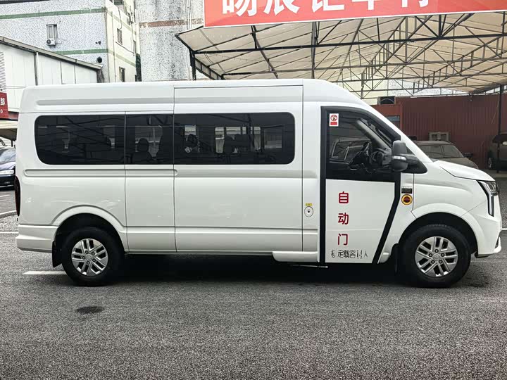 Maxus V80 2024 2024款 PRO商旅 6MT 长轴中顶147Ps 12/13/14/15座 非营运
