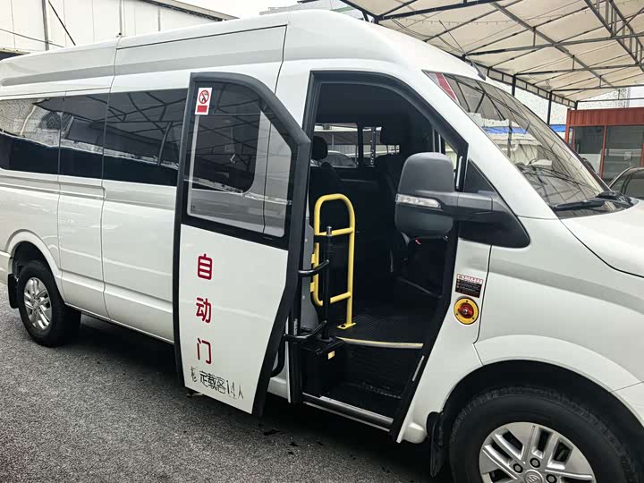 Maxus V80 2024 2024款 PRO商旅 6MT 长轴中顶147Ps 12/13/14/15座 非营运