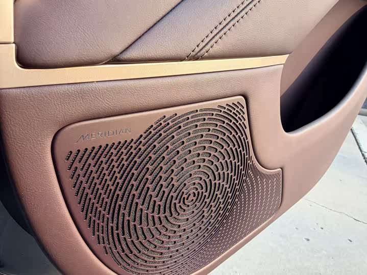 Avatr 11 2024 2024款 730 三激光后驱奢享版