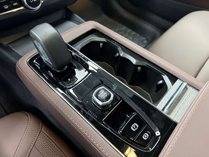 Volvo S90 2026 2026款 B5 智逸豪华版