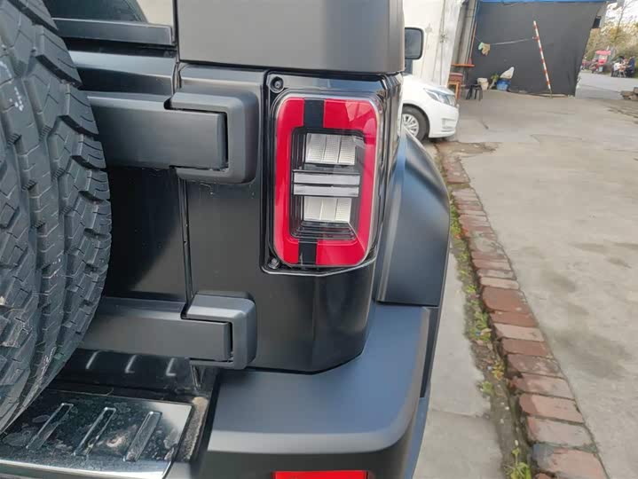 BAIC Beijing BJ40 2024 2024款 2.0D 刀锋英雄荣耀版