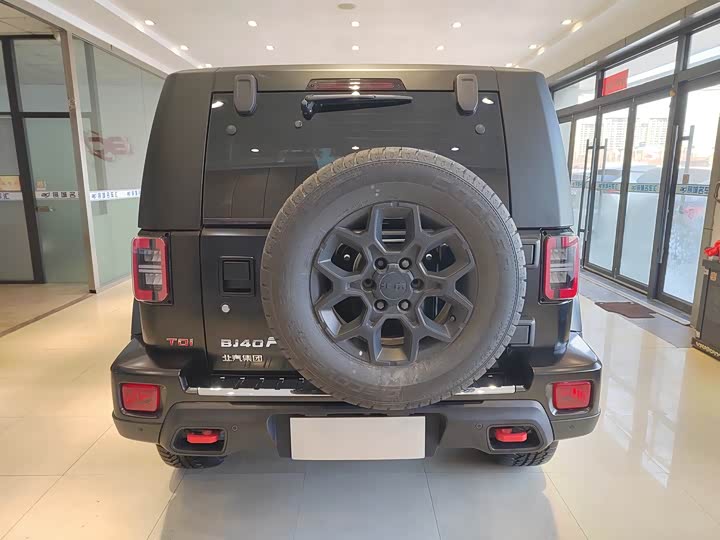 BAIC Beijing BJ40 2024 2024款 2.0D 刀锋英雄荣耀版
