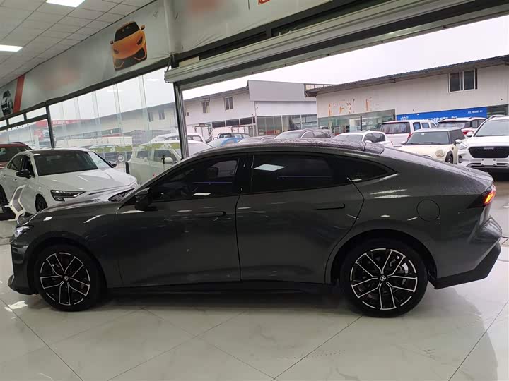 Changan UNI-V Hybrid 2024 2024款 蓝鲸智电iDD 136km 智酷型