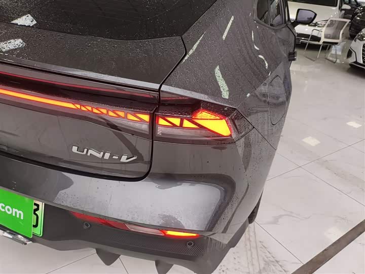 Changan UNI-V Hybrid 2024 2024款 蓝鲸智电iDD 136km 智酷型