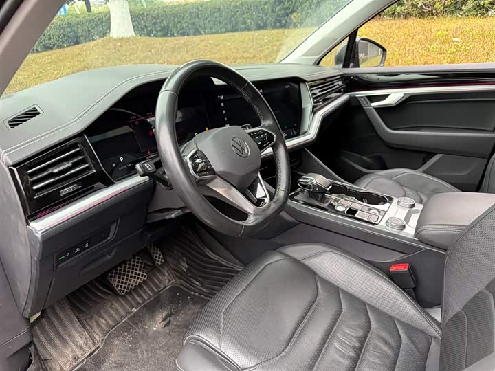Volkswagen Touareg 2023 2023款 3.0TSI 锐享版 曜黑运动套装