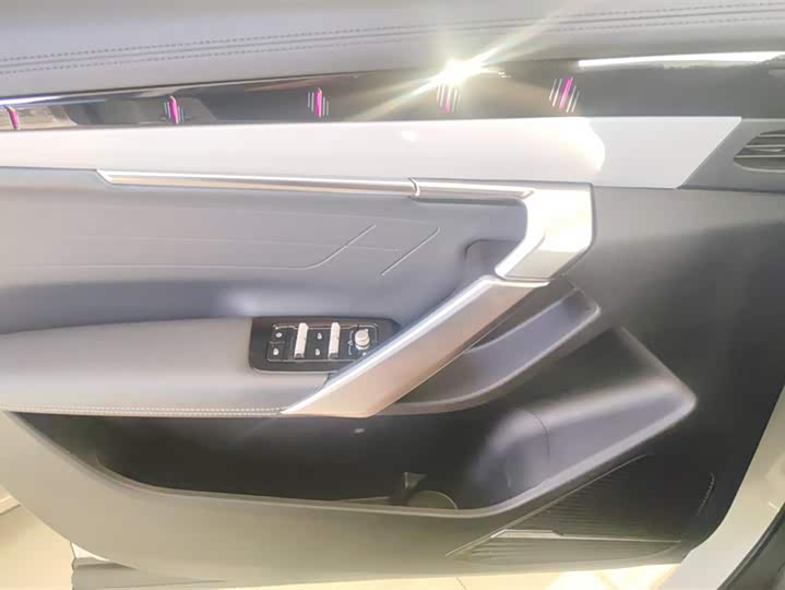 Geely Atlas L 2024 2024款 1.5TD DCT尊贵版