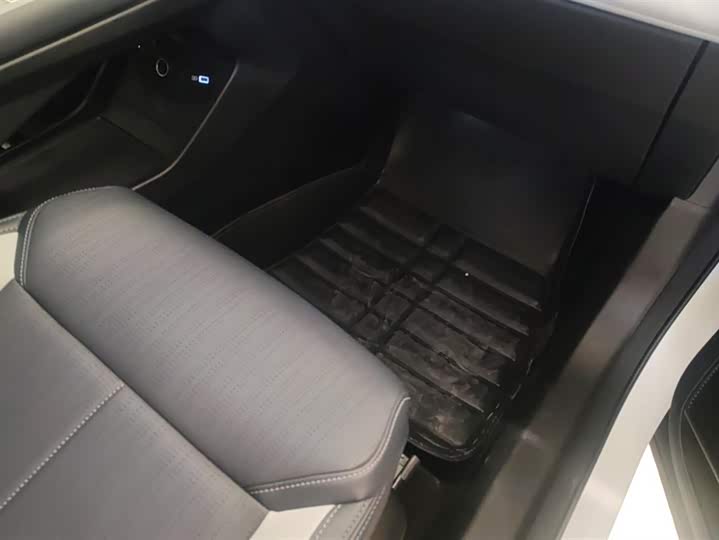 Geely Atlas L 2024 2024款 1.5TD DCT尊贵版