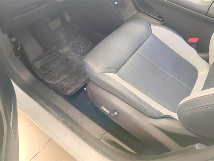 Geely Atlas L 2024 2024款 1.5TD DCT尊贵版