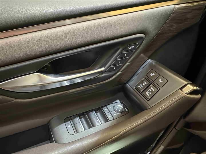 Toyota Vellfire 2024 2024款 皇冠 双擎 2.5L 至尊行政版