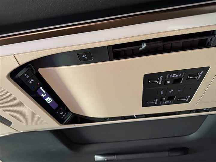 Toyota Vellfire 2024 2024款 皇冠 双擎 2.5L 至尊行政版