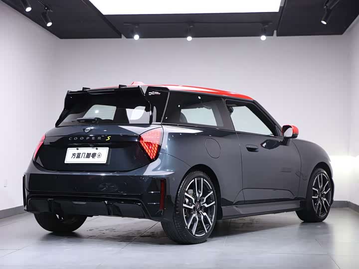Mini Cooper 2024 2024款 452km COOPER SE 赛车手