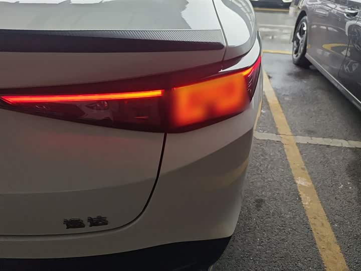 Changan Yida 2023 2023款 蓝鲸NE 1.5T GDI DCT旗舰型