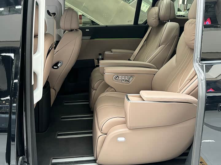 XPeng X9 2025 2025款 纯电 740超长续航 Max