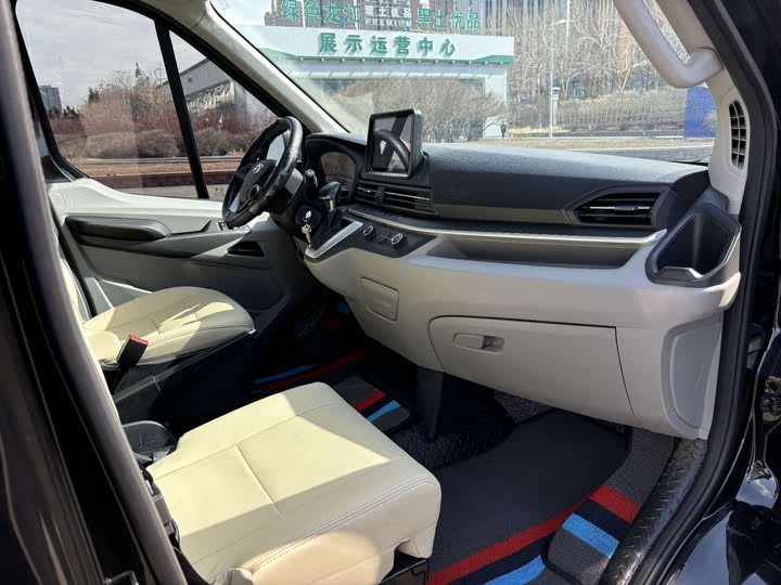 Maxus V90 2022 2022款 2.0T自动智达后驱加长轴超高顶后双胎14/15座