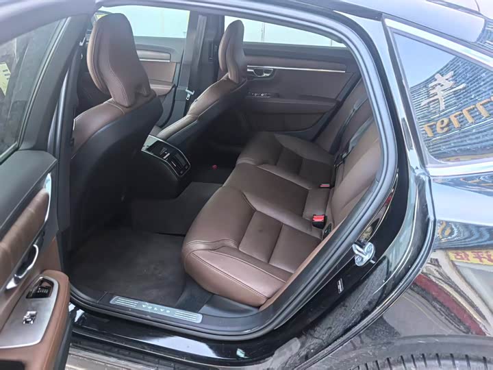 Volvo S90 2025 2025款 B5 智远豪华版