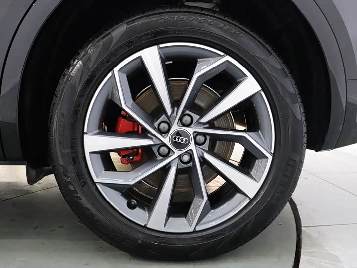 Audi Q5L 2025 2025款 45周年典藏版 40 TFSI 豪华动感型