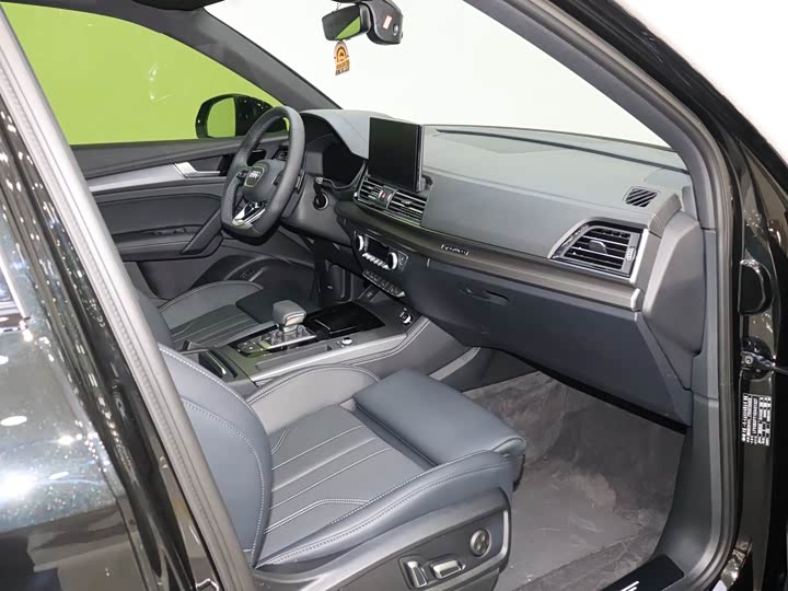 Audi Q5L 2025 2025款 45周年典藏版 40 TFSI 豪华动感型
