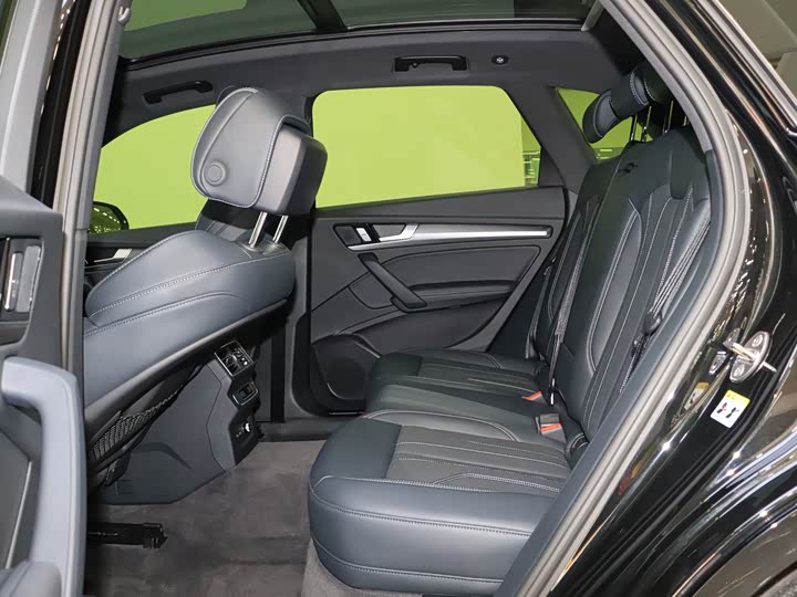 Audi Q5L 2025 2025款 45周年典藏版 40 TFSI 豪华动感型