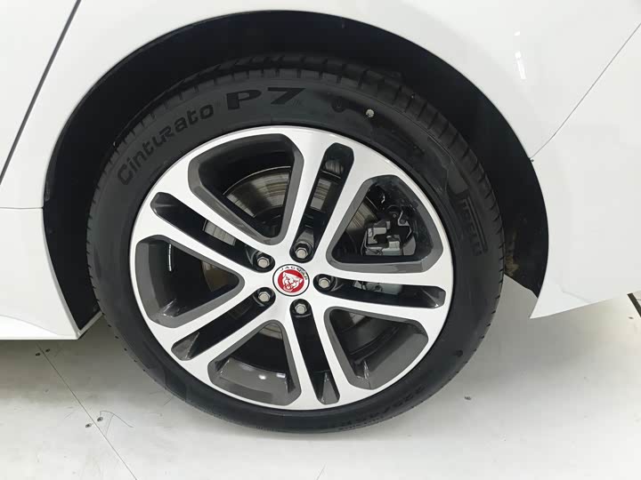 Jaguar XE L 2024 2024款 2.0T 250PS R-DYNAMIC S进取运动版