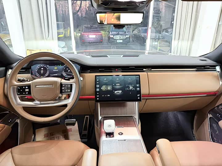 Land Rover Range Rover 2025 2025款 3.0 L6 400PS 创世加长版