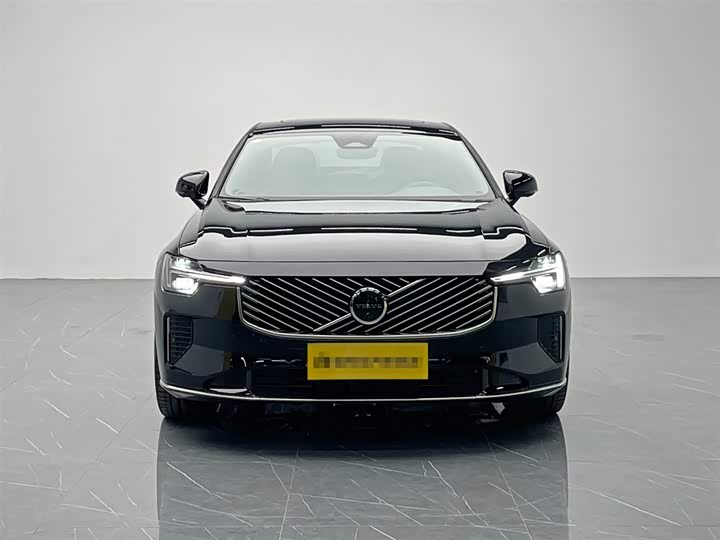 2026 Volvo S90