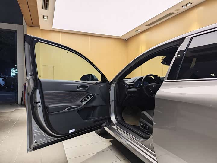 Toyota Avalon 2024 2024款 双擎 2.0L 豪华版